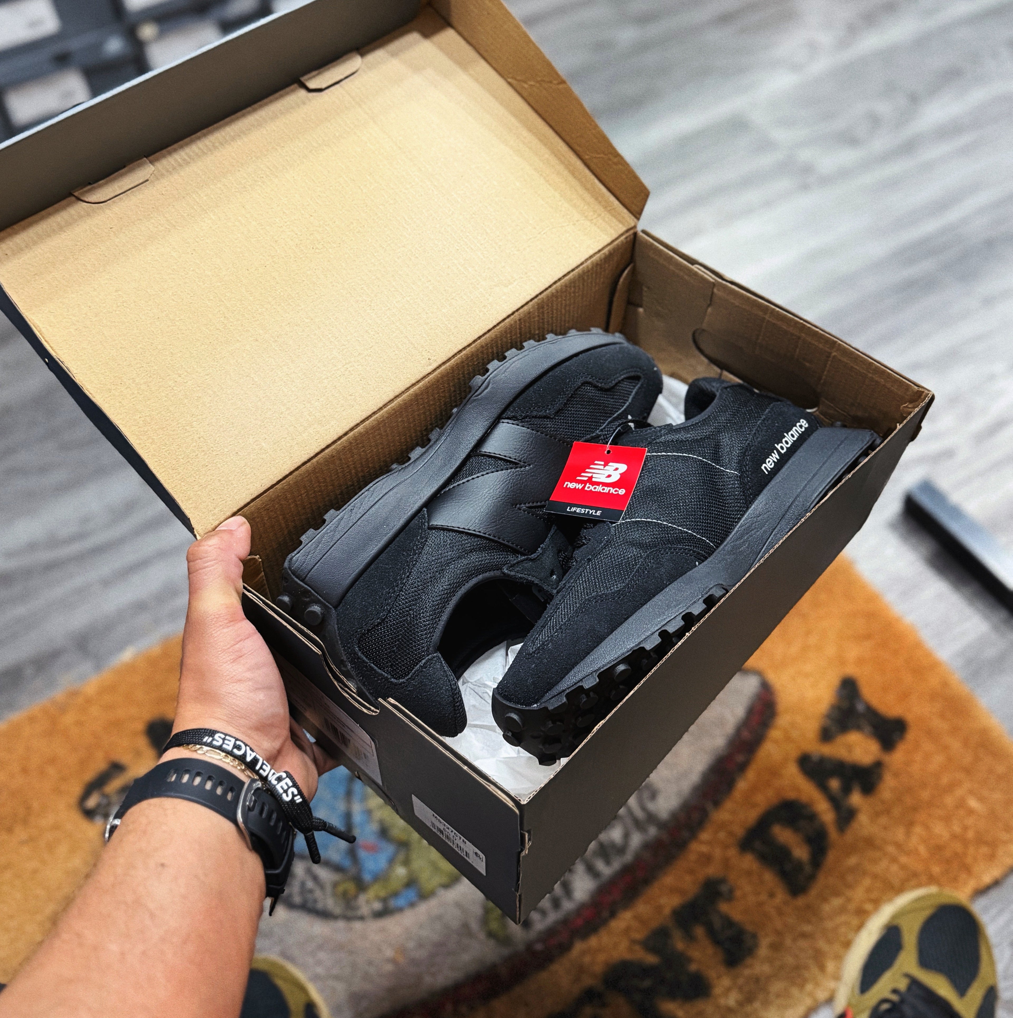 New Balance 327 “ Triple Black ”