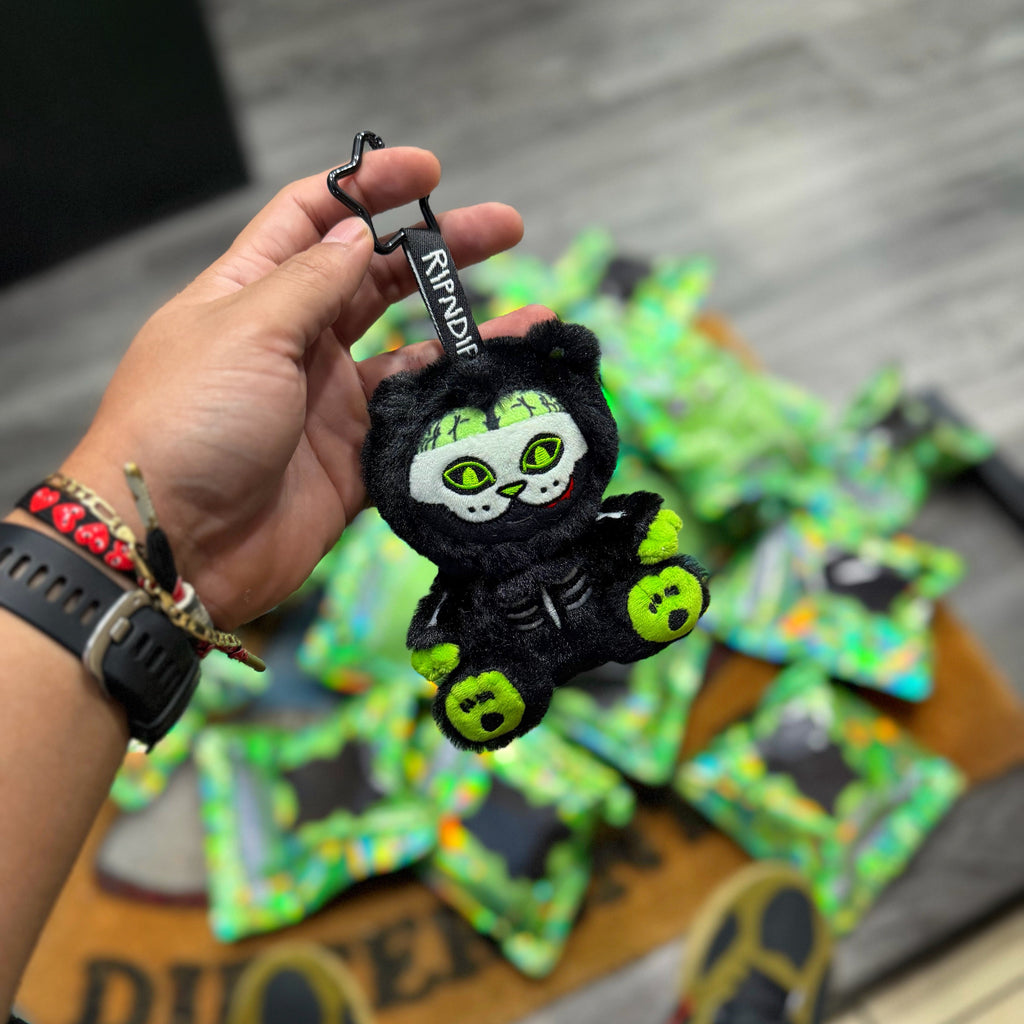 Bolsas misteriosas de Nermiee con caras extrañas