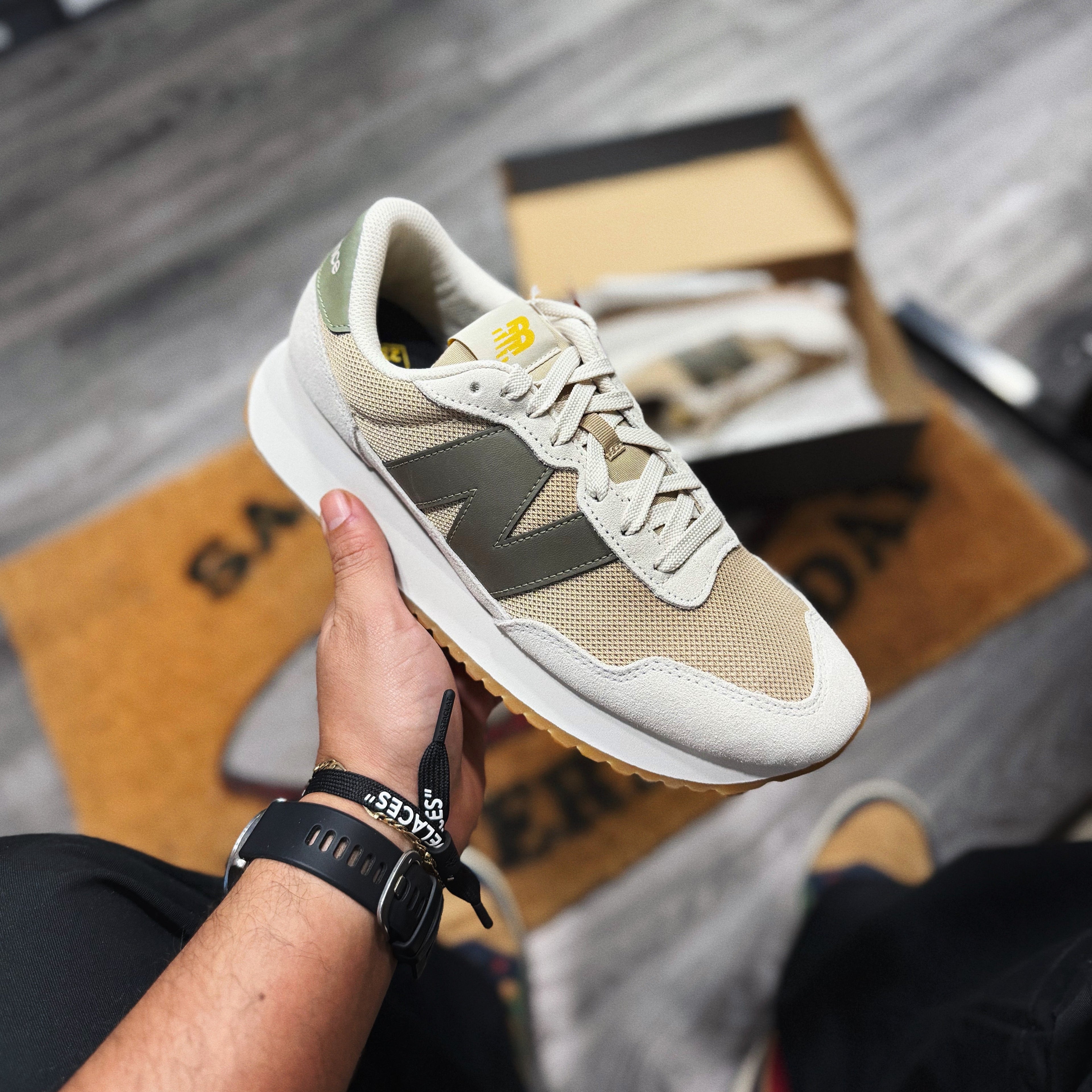 New Balance 237