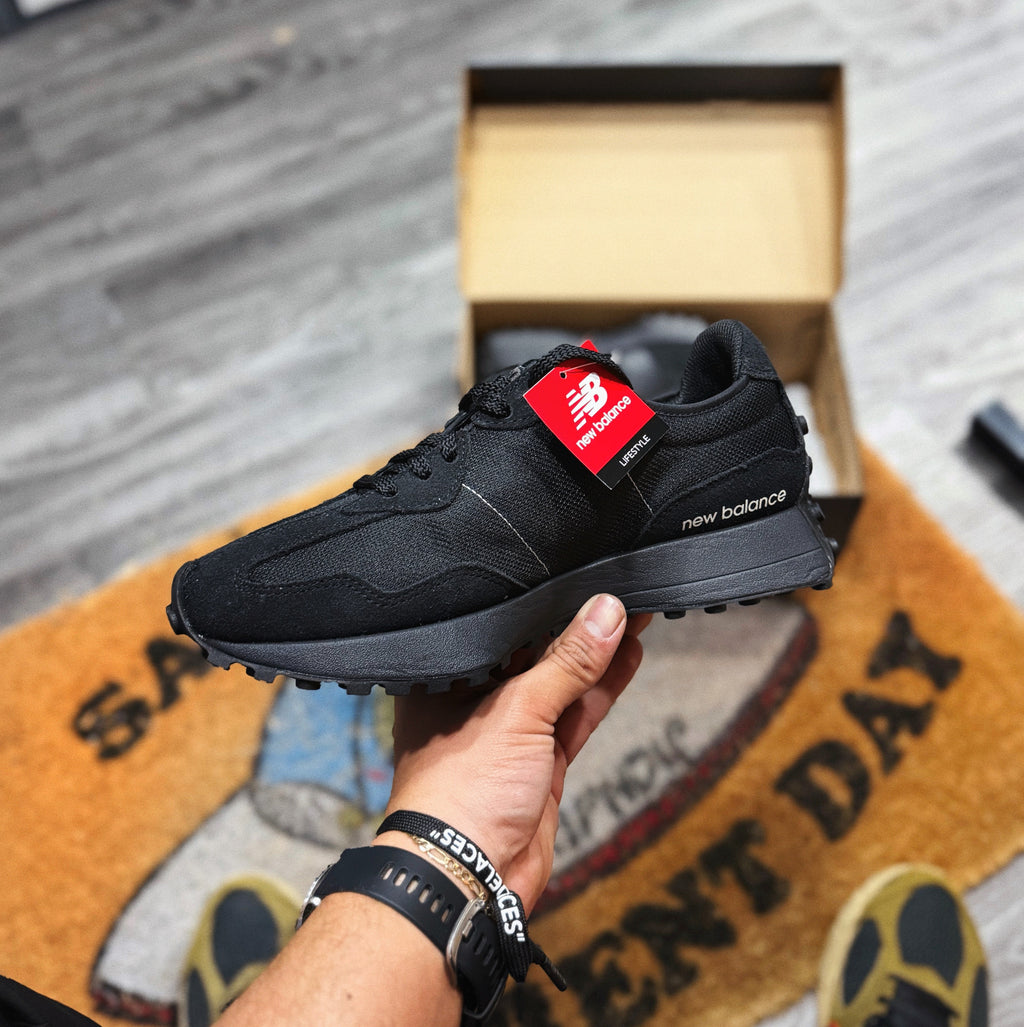 New Balance 327 “ Triple Black ”