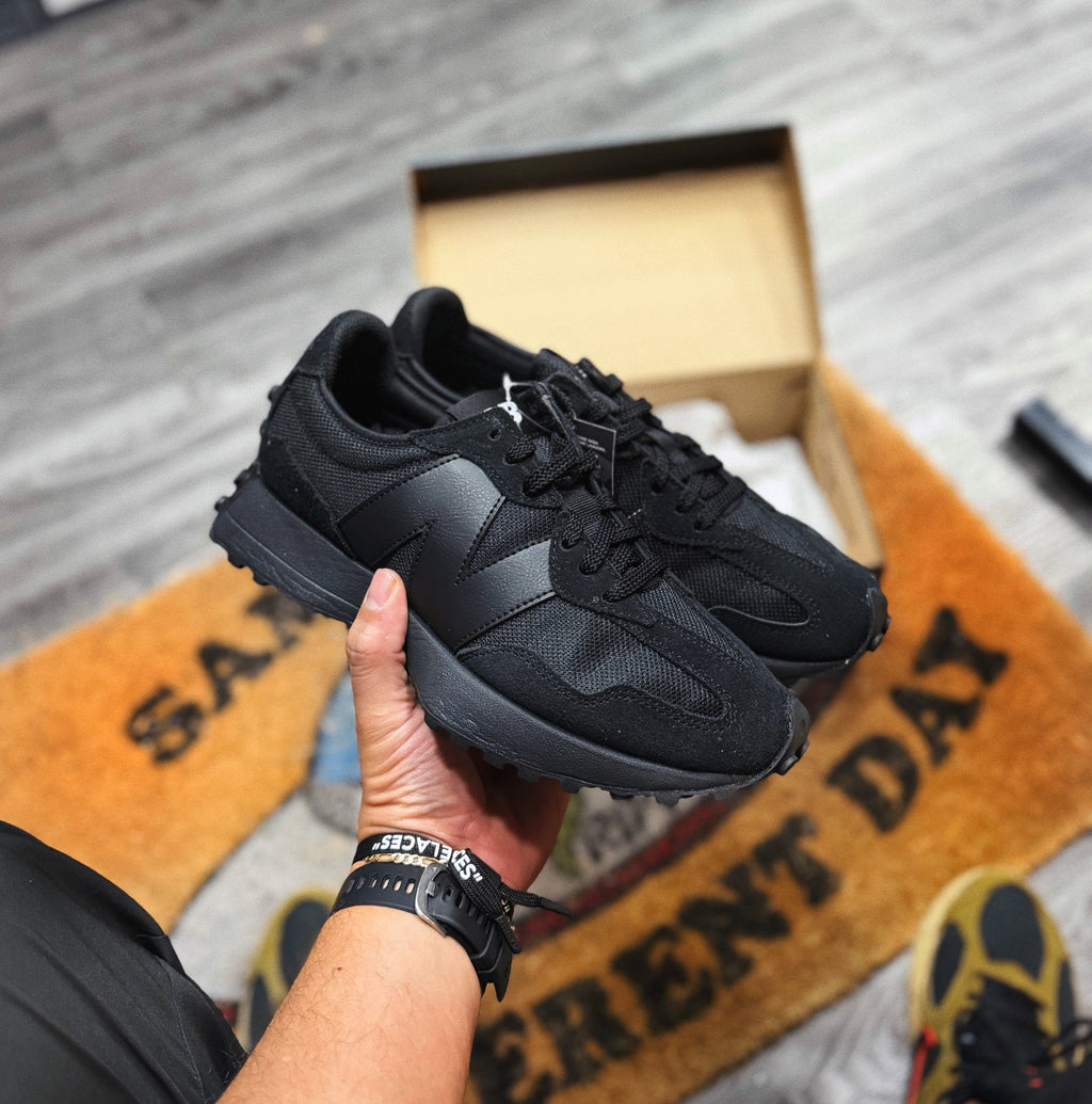 New Balance 327 “ Triple Black ”