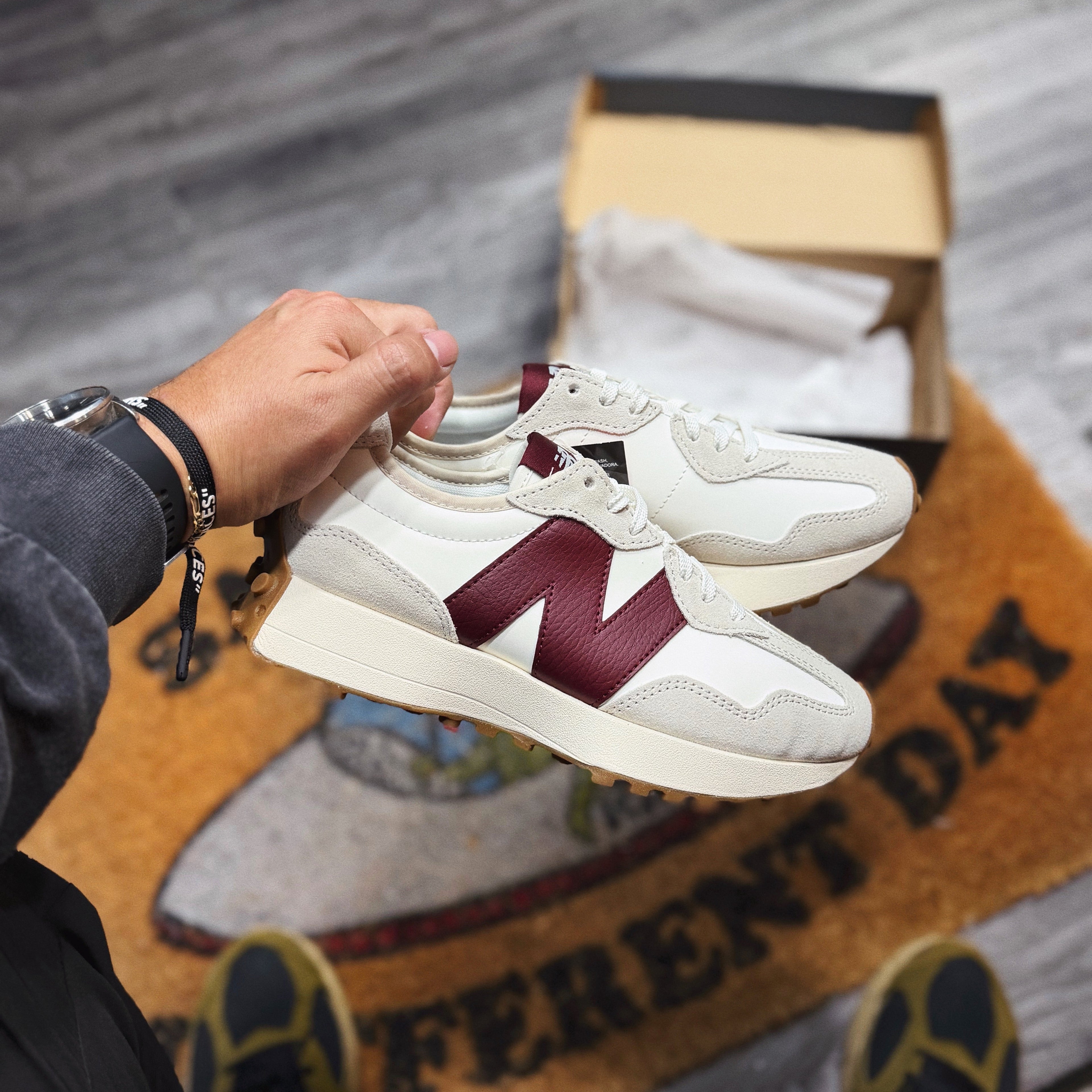 New Balance 327