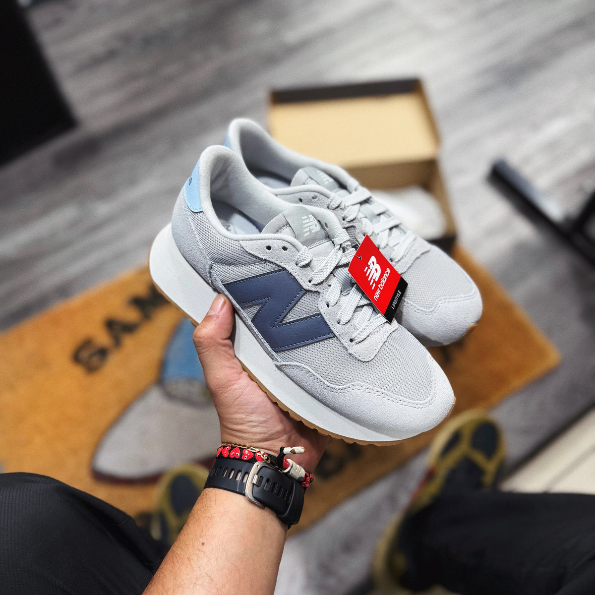 New Balance Rips New Balance 237 – Underground El Salvador
