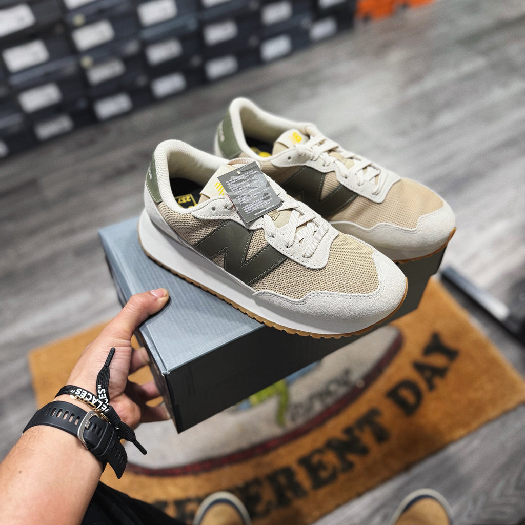 New Balance 237