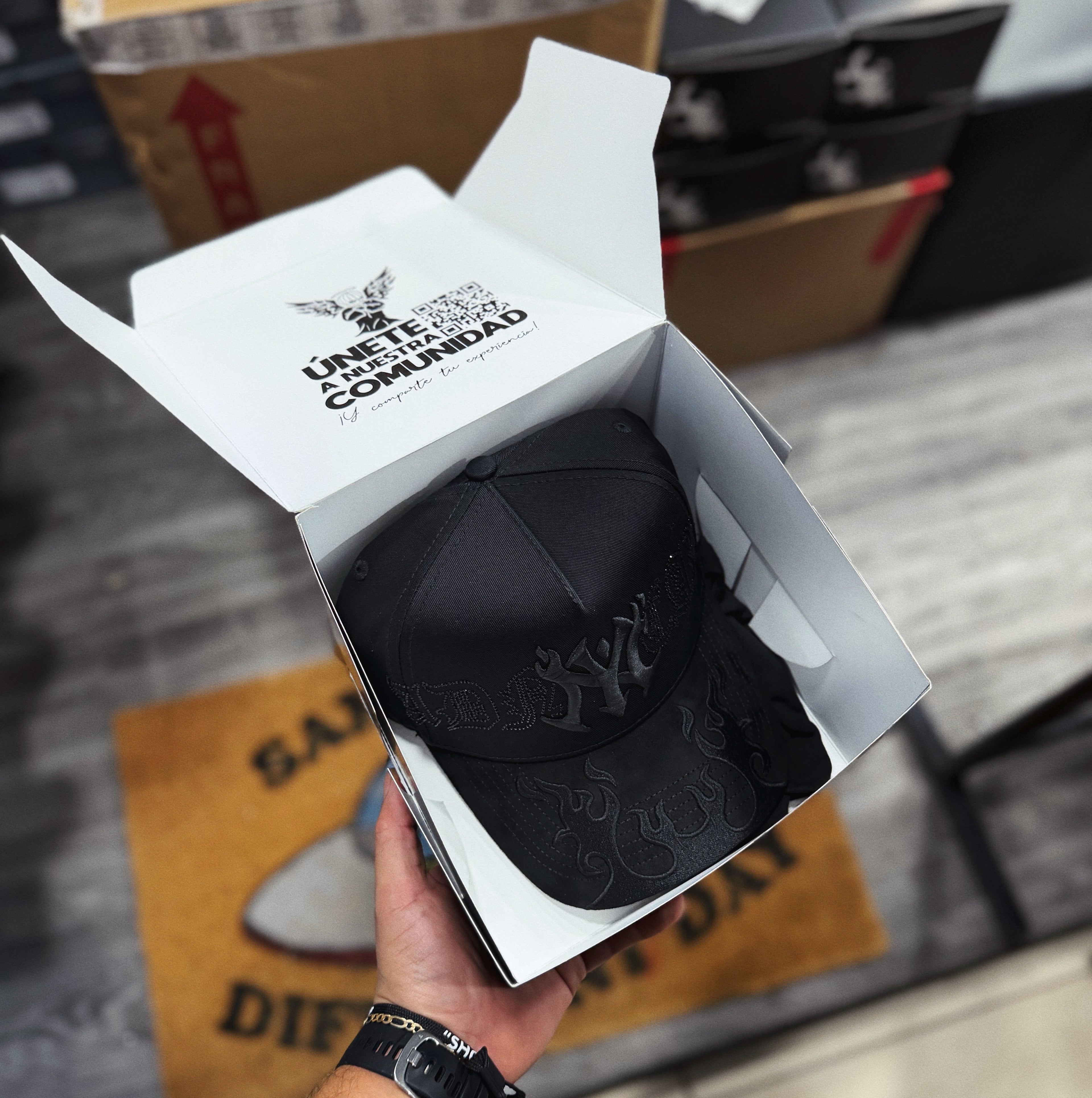 ADN Caps / Black Cristals