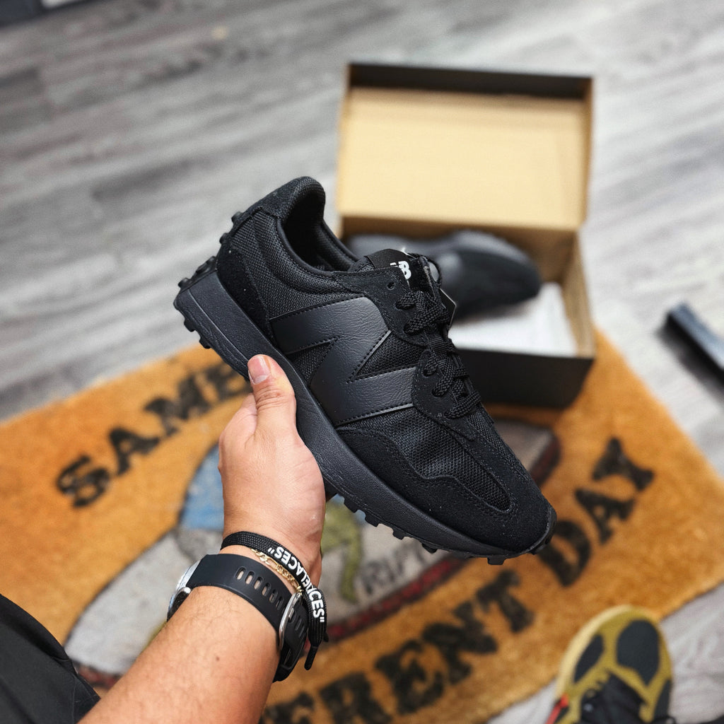 New Balance 327 “ Triple Black ”