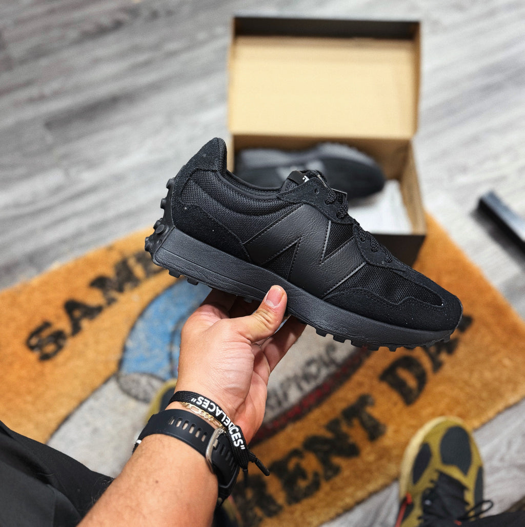 New Balance 327 “ Triple Black ”