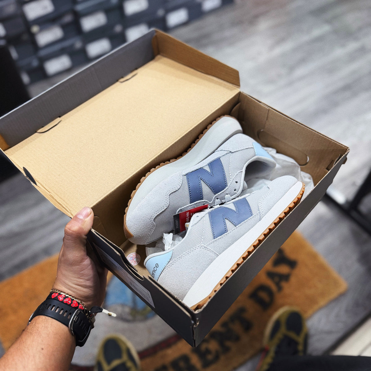 New Balance Rips New Balance 237 – Underground El Salvador