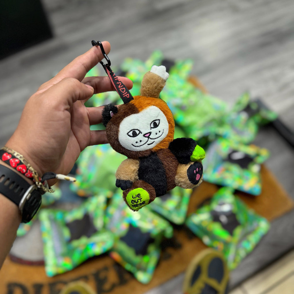 Bolsas misteriosas de Nermiee con caras extrañas