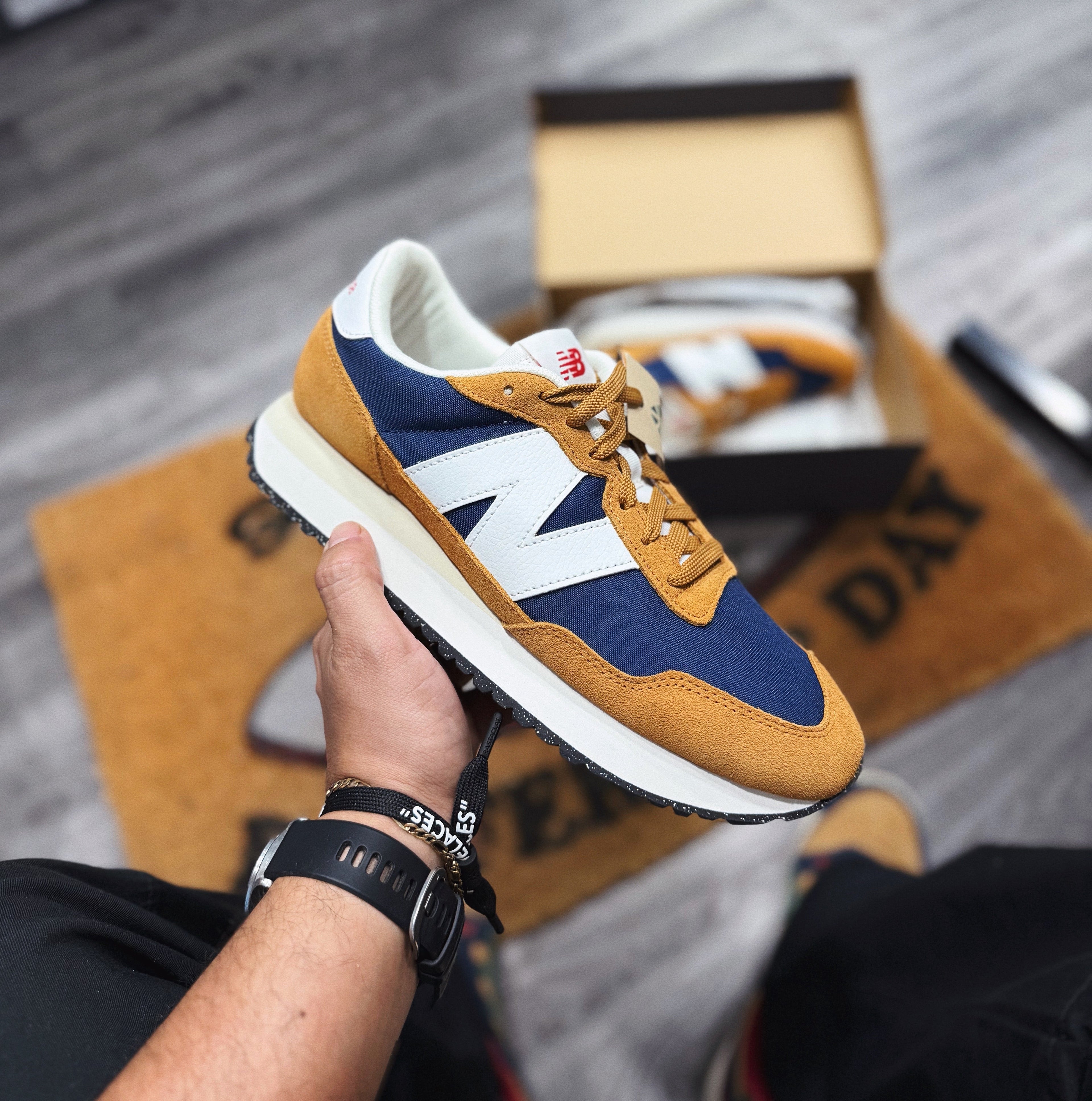 New Balance 237