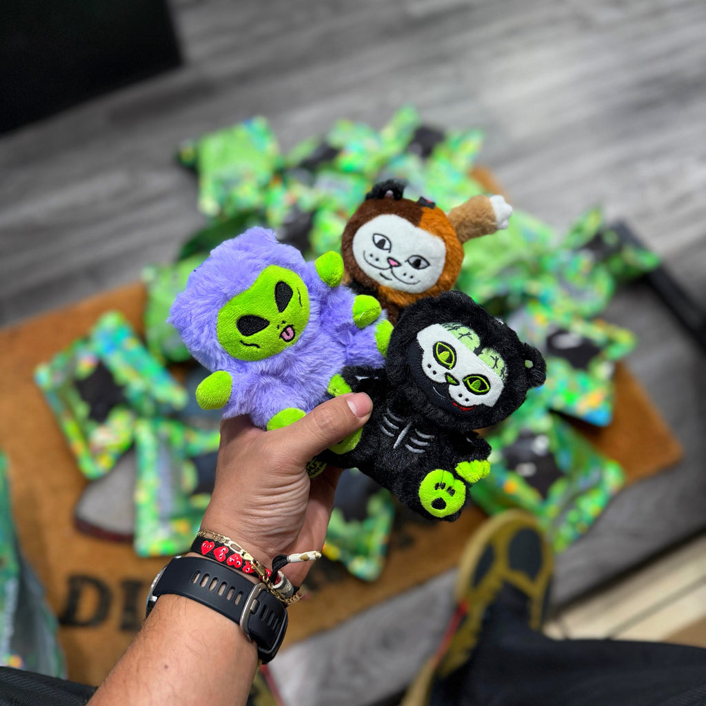 Bolsas misteriosas de Nermiee con caras extrañas