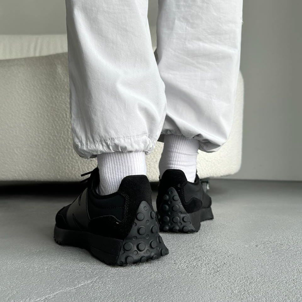 New Balance 327 “ Triple Black ”