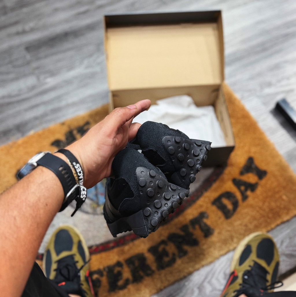 New Balance 327 “ Triple Black ”