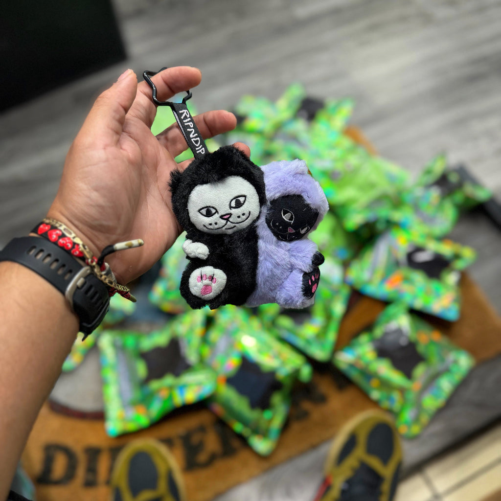 Bolsas misteriosas de Nermiee con caras extrañas