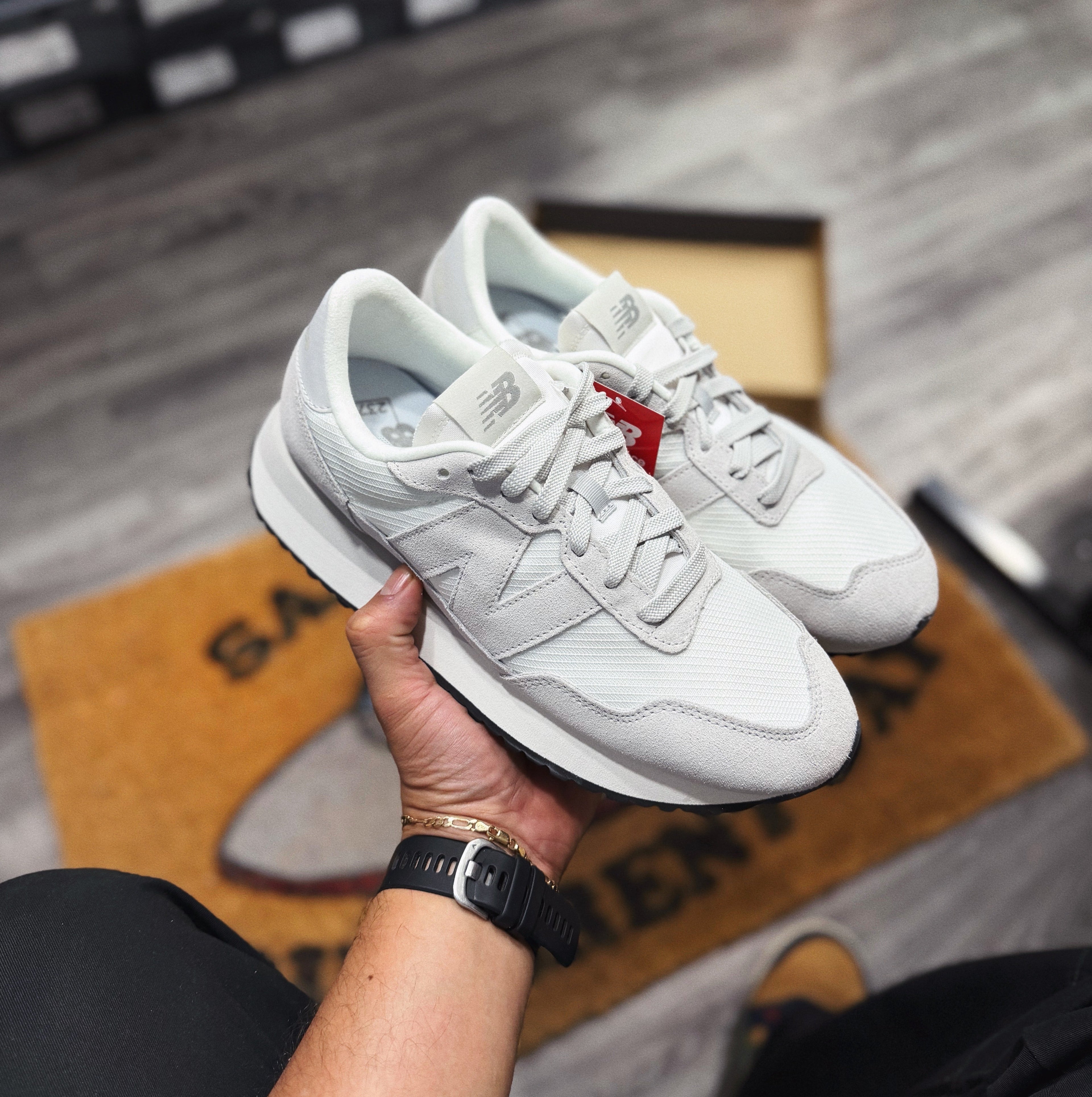 New Balance 237