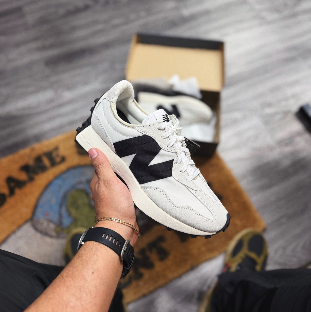 New Balance 327 “ Classic Black White”
