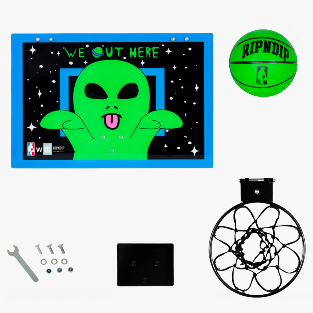 Peeking Alien Hanging Basketball Set